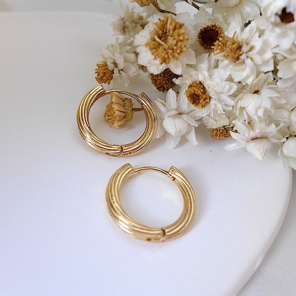 Chunky Gold Hoop Earrings,Twisted Hoop Earrings, Minimalist Hoop Earrings - Picture 2 of 7